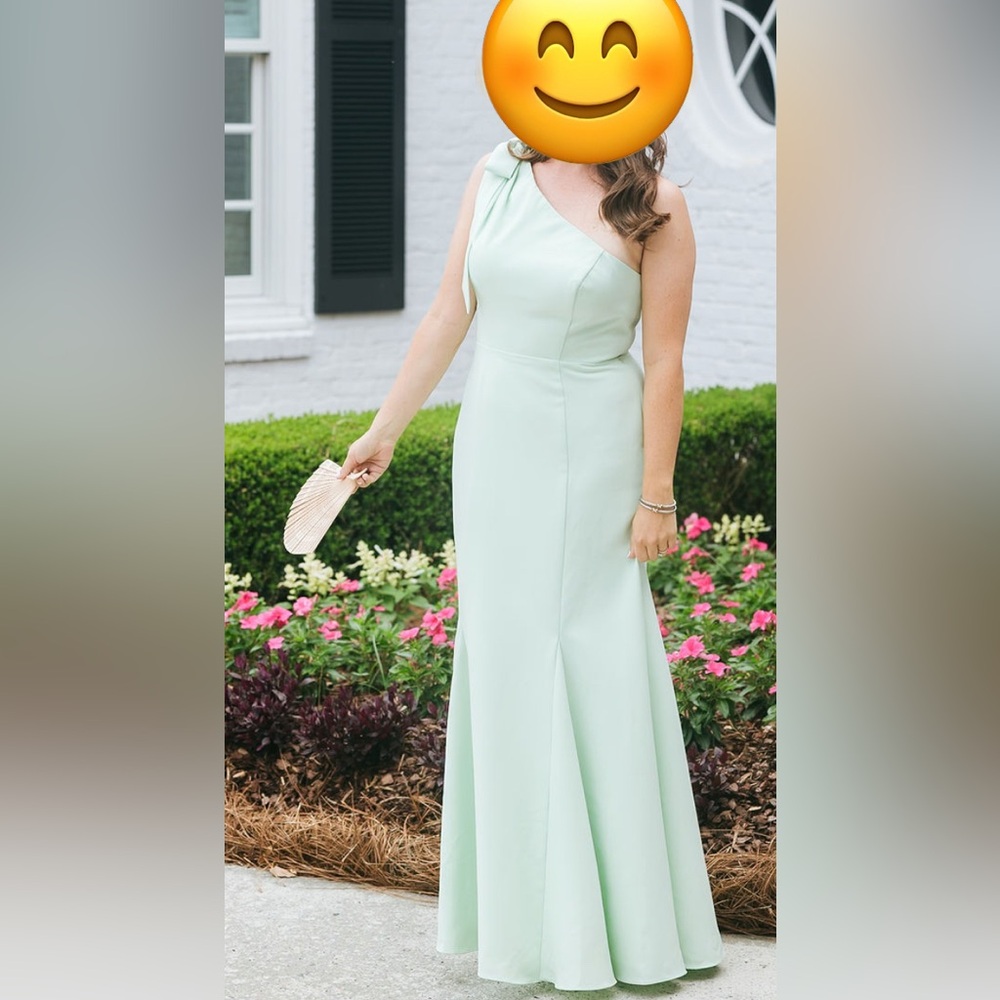 Rowan Crepe One-Shoulder Dress in Green Pistachio